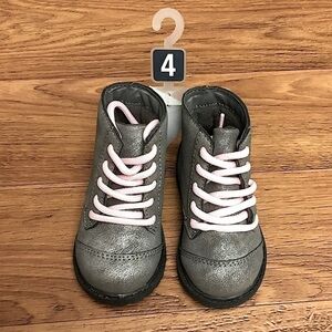 NWT Osh Kosh B’Gosh Grey Glitter Baby Boots With Pink Shoe Laces